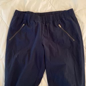 Athleta brand Navy crop pant with synch at ankle